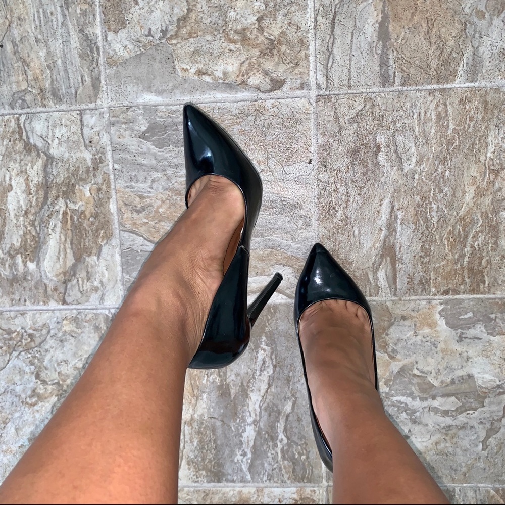 Mossimo black patent leather pumps